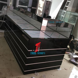 Vitrine commerciale de vente au détail de maquillage en or avec finition brossée mate et logo personnalisé pour la décoration intérieure du magasin - Product Image 6