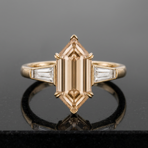 แหวนเพชรทรง Asscher น้ำหนัก 2.57 กะรัต สีน้ำตาลอ่อน คุณภาพ VS1 ชุบทองคำแท้ 18K โรสโกลด์ ดีไซน์หรูหราสำหรับทั้งชายและหญิง เหมาะเป็นของขวัญวันครบรอบ - Product Image 2