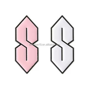 Минималистская брошь с буквами, простая черная, никелированная, эмалированная Металлическая Булавка для одежды, сумки с цветочной пирамидой, юбилей - Product Image 6