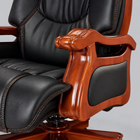 Chaise de direction en bois sculpté A8049 avec dossier rembourré noir pour bureaux classiques