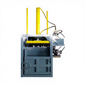 Cartoni e cartoni In fabbrica smistamento e imballaggio della vecchia macchina per balle di compresse di cartone per imballaggio - Product Image 1