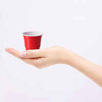 Petit verre à liqueur jetable de 2oz noir de taille mini pour le café et le lait Logo personnalisable Tasse de bière-pong en plastique lavable au lave-vaisselle