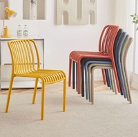 Chaise en plastique PP au prix d'usine, chaise durable et mobile pour mariage, événement, banquet, chaises de jardin pas chères