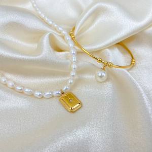 Retro Armreifen Perlen 18k Edelstahl Vergoldet Quadratisches Zeichen <span class=keywords><strong>Set</strong></span> Zirkon Anhänger Perlenkette - Product Image 1
