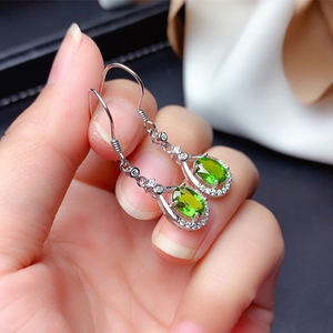 Eleganti Orecchini a Goccia Verdi a Forma di Pera per Donne, Accessori per Orecchie Lunghi per Uso Quotidiano - Product Image 5