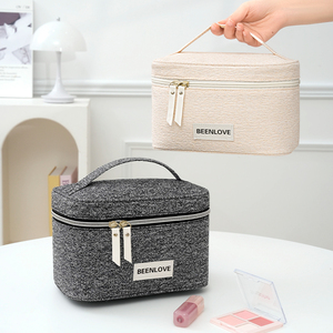 Grande capacità di <span class=keywords><strong>viaggio</strong></span> <span class=keywords><strong>portatile</strong></span> per borsa <span class=keywords><strong>da</strong></span> toilette in poliestere stile di moda con chiusura a cerniera per cosmetici per il trucco all'aperto - Product Image 3