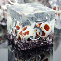 Ensemble de dés DND personnalisés en forme de crâne, en résine transparente moulée, dés polyédriques avec logo personnalisé pour les jeux de rôle Dungeons & Dragons et jeux de table.