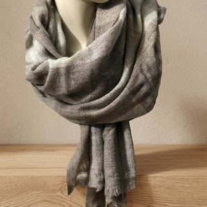 Bufanda de Lana Estilo Twill Unisex con Logotipo Personalizado de Lotus Fabrics, 70x200cm, Longitud Mediana, Tinte Liso, Suave, Moderna, para Primavera - Product Image 3