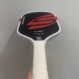 Теннисная ракетка для пиклбола Boomstik Gen5 с интегрированным пенопластовым сердечником T700, изготовленным методом горячей прессовки, и встроенным металлическим утяжелителем, идентичная заводской модели - Product Image 4