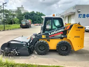 Cargadora compacta LiuGong 355C para renovación urbana, demolición y construcción de tuberías municipales en espacios reducidos - Product Image 6