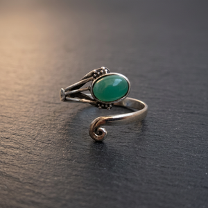 Vente en gros de bagues en argent sterling 925 pour femmes Nouveau design avec pierres d'onyx vert pour bijoux d'anniversaire - Product Image 3