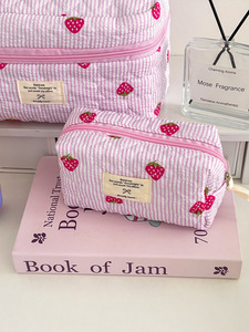Ensemble coréen en polyester matelassé rose imprimé fraises, grande capacité, écologique, multifonctionnel, pour jouets - Product Image 5