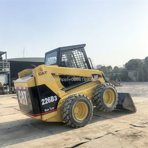 Chargeuse compacte sur pneus CAT 226B3 d'occasion, modèle 2020, avec moteur CAT, poids de la machine 2,64 tonnes, puissance 42 kW, charge nominale 680 kg - Product Image 5