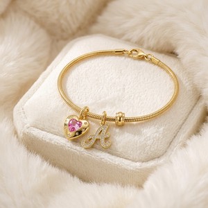 Cadena de Serpiente Chapada en Oro Personalizada al por Mayor con Doble Colgante de Corazón de Circonita Cúbica Rosa y Letra A, Joyería de Moda para Mujer - Product Image 2