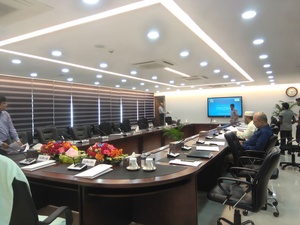 ميكروفون لاسلكي رقمي YCU892--YARMEE بعنق مرن للاجتماعات، نظام صوتي معدني للاستوديوهات والمؤتمرات بتصميم مكتبي - Product Image 5