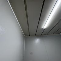 Maison conteneur pliable sur mesure à prix d'usine, cabane préfabriquée isolée pour le glamping, les complexes hôteliers et l'utilisation en ADU dans les jardins.