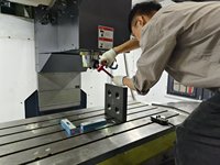 Centre d'usinage de fraisage vertical CNC en métal VMC1370 5 axes automatique de haute précision à bas prix fournisseurs chinois