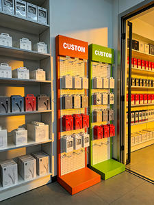 Présentoir <span class=keywords><strong>de</strong></span> sol personnalisé en métal <span class=keywords><strong>et</strong></span> acrylique pour accessoires <span class=keywords><strong>de</strong></span> téléphonie mobile (écouteurs, adaptateurs <span class=keywords><strong>de</strong></span> charge) - Idéal pour les magasins <span class=keywords><strong>de</strong></span> détail - Product Image 1