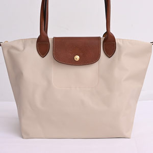 Bolso de Hombro Clásico de Nylon con Asa Larga, Bolso Tipo Dumpling de Gran Capacidad - Product Image 4