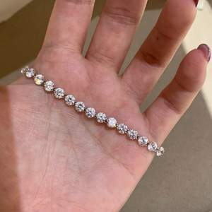 สร้อยข้อมือเงินแท้ 925 สไตล์คลาสสิก สร้อยข้อมือเสน่ห์สวยงาม เครื่องประดับขายส่ง B2B สำหรับผู้หญิง สำหรับสาวๆ ของขวัญ - Product Image 1