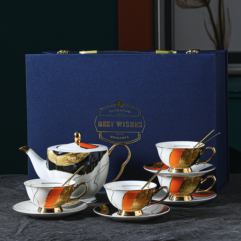 P-4 cups 4 dishes 4 spoons + kettle gift box