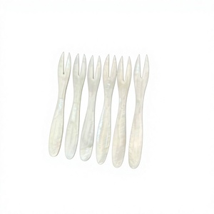 Ensemble de cuillères à caviar en nacre attrayant pour la décoration de la fête du thé de l'après-midi fabriqué au Vietnam - Product Image 1
