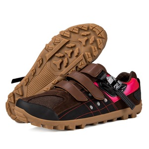 Chaussures de cyclisme à carreaux marron avec sangles Velcro et empeigne en mesh respirant pour hommes et femmes, pour la pratique en extérieur - Product Image 1