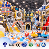 Structure de jeux interactive pour enfants sur le thème de la vaissele spatiale, avec trampoline, piscine à balles, toboggan en spirale et jeux d'escalade, aire de jeux intérieure commerciale personnalisée