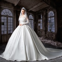 Robe de mariée blanche sur mesure en satin, coupe princesse, longueur ras du sol, avec fleurs et traîne chapelle, fabricant OEM ODM, pour la mère de la mariée