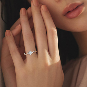 Bague de fiançailles classique en moissanite, taille brillant rond, sertie à griffes, or massif 18 carats, bijoux pour femme - Product Image 5