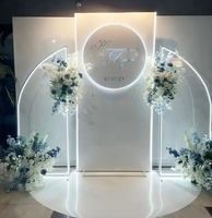 Panneau de fond en arc carré de mariage blanc 3D personnalisé avec lumières LED Conception de fond en PVC de haute qualité pour les événements de fête
