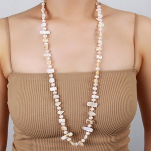 สร้อยคอผู้หญิงสไตล์วินเทจแบบพัน 2 ชั้น ความยาว 115-120 ซม. ประดับคริสตัลและลูกปัดแก้ว พร้อมเปลือกหอยรูปทรงไม่สม่ำเสมอ - Product Image 4