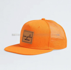 Gorra trucker personalizada de 6 paneles, color sólido, con parche de cuero, venta al por mayor, parte trasera de malla, deportiva, ajustable con cierre a presión. - Product Image 2