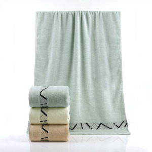 Serviette de bain Kim Ryan 70x140cm en polyester et coton, douce et absorbante, pour usage hôtelier - Product Image 2