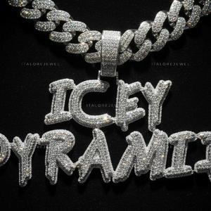 Pendentif en argent sterling 925 avec moissanite Icey Pyramid de qualité supérieure, serti à la main de pierres VVS, pour un style audacieux de bijoux hip-hop. - Product Image 5