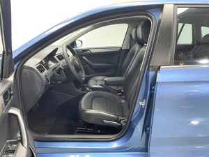 Skoda <span class=keywords><strong>Rapid</strong></span> 1.5 Sport <span class=keywords><strong>Auto</strong></span> d'occasion fiable, berline compacte à aspiration naturelle - Product Image 3