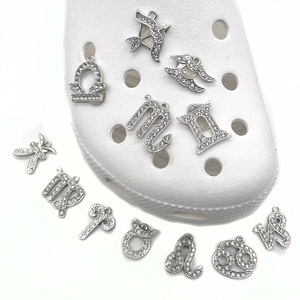 Boucle de chaussure en alliage métallique couleur or et argent avec strass étincelants en forme de S, accessoire DIY en gros de l'usine HY - Product Image 2