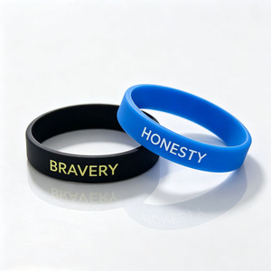 Bracelet en silicone avec inscription inspirante : Bravery, Wisdom, Kindness – Vente en gros - Product Image 3