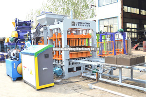 Machine de production de briques en ciment électrique entièrement automatique QT8-15, machine de fabrication de blocs de béton pour le Honduras avec moteur central et PLC - Product Image 4