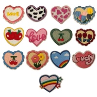 Patchs brodés mignons en tissu sergé motif cœur, thermocollants pour coques de téléphone et sacs, design floral coloré, tailles personnalisées