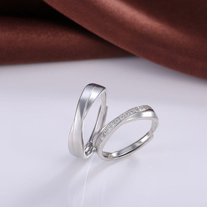 Anello Minimalista a Onda Unisex con Design Intrecciato, Gioiello di Moda per Uso Quotidiano - Product Image 5