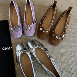 Nouvelles Ballerines Respirantes à Rivets Floraux, Design Niche Printemps-Été 2026, Chaussures Plates Décolletées pour Femmes - Product Image 1