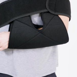 Inmovilizador <span class=keywords><strong>de</strong></span> <span class=keywords><strong>hombro</strong></span> para cabestrillo <span class=keywords><strong>de</strong></span> <span class=keywords><strong>brazo</strong></span> para dormir, se adapta a izquierda <span class=keywords><strong>y</strong></span> derecha, cómodo soporte nocturno para lesiones en el codo, correas ajustables - Product Image 3