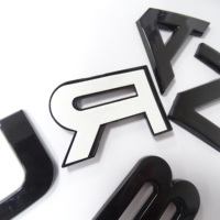 Emblème personnalisé noir brillant Lettre URBAN Badge avec décoration 3D Compatible avec Range Rover Autocollants alphabétiques