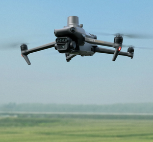 Drone <span class=keywords><strong>DJI</strong></span> <span class=keywords><strong>Mavic</strong></span> <span class=keywords><strong>3</strong></span> Multispectral (<span class=keywords><strong>Mavic</strong></span> 3M) avec caméra multispectrale et RGB pour la topographie aérienne et l'agriculture, temps de vol de 43 minutes - Product Image 2