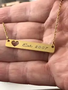 Colgante de barra en forma de corazón simple personalizado, grabado de nombre decorativo, collar de barra