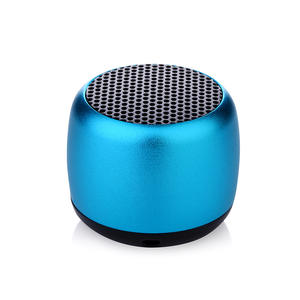 Mini Altavoz Inalámbrico Portátil para Exteriores con Diseño de Pistola de Acero, Tamaño Pequeño y Potencia de Bajos - Product Image 6