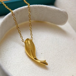Collier de type O pour femmes d'approvisionnement d'usine du Vietnam avec pendentif <span class=keywords><strong>poisson</strong></span> <span class=keywords><strong>rouge</strong></span> bijoux de mode en alliage de cuivre plaqué or - Product Image 3