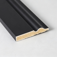 Plinthes en pin radiata pré-peintes en gros, idéales pour la décoration d'hôtels et de maisons, avec plusieurs options de couleurs disponibles