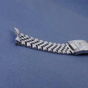 Correa de reloj deportiva de lujo Jubilee de acero plateado de 22 mm con cierre para <span class=keywords><strong>Orient</strong></span> Neo 70's Solar <span class=keywords><strong>Panda</strong></span> - Product Image 4